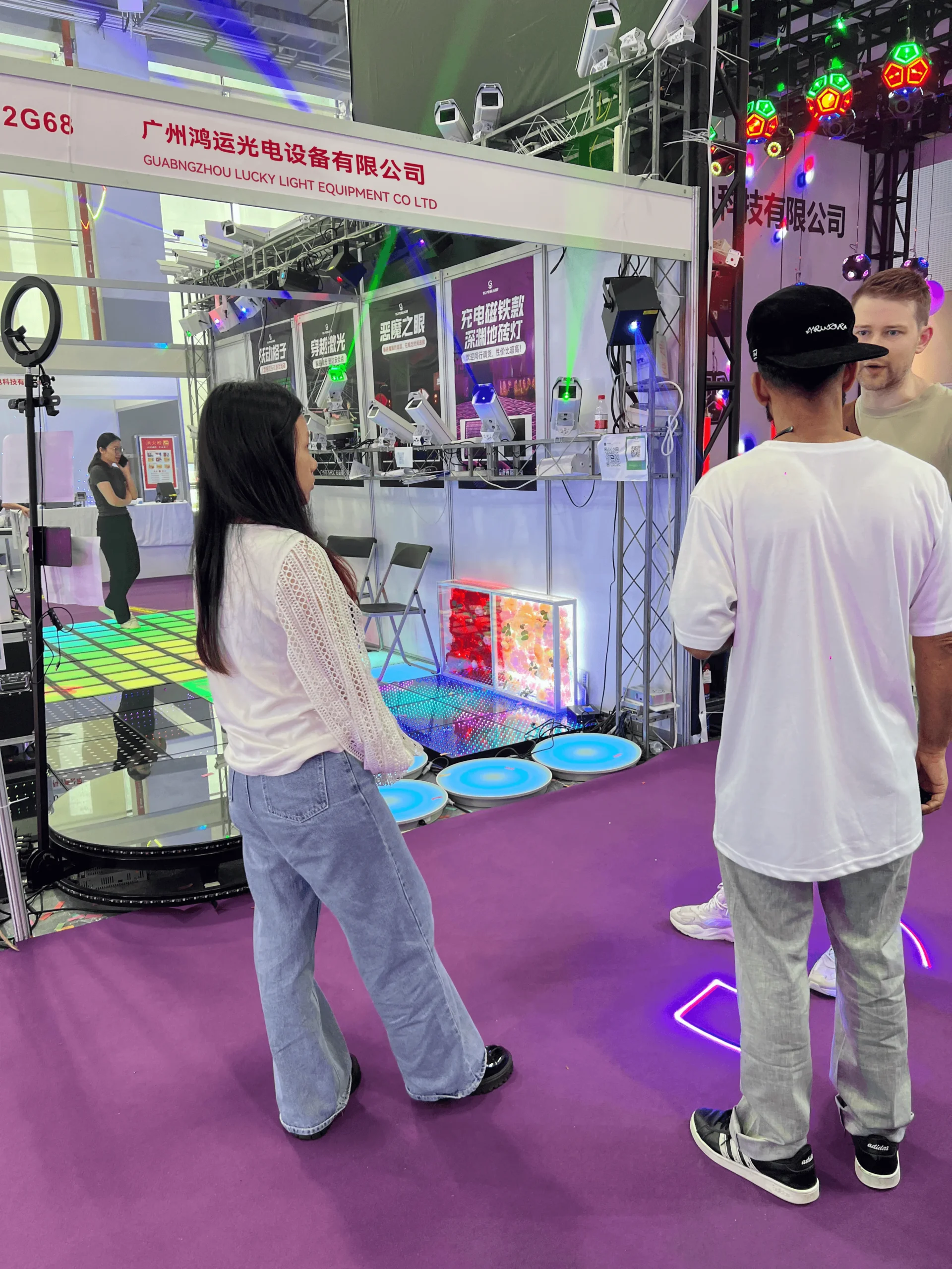 Przedstawiamy produkt interactive game floor naszym klientom