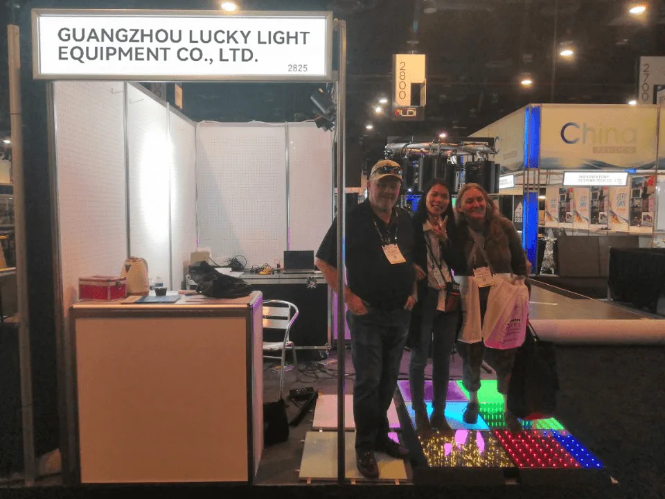 Zrobiliśmy zdjęcia z klientami na LED lighting exhibition w Stanach Zjednoczonych