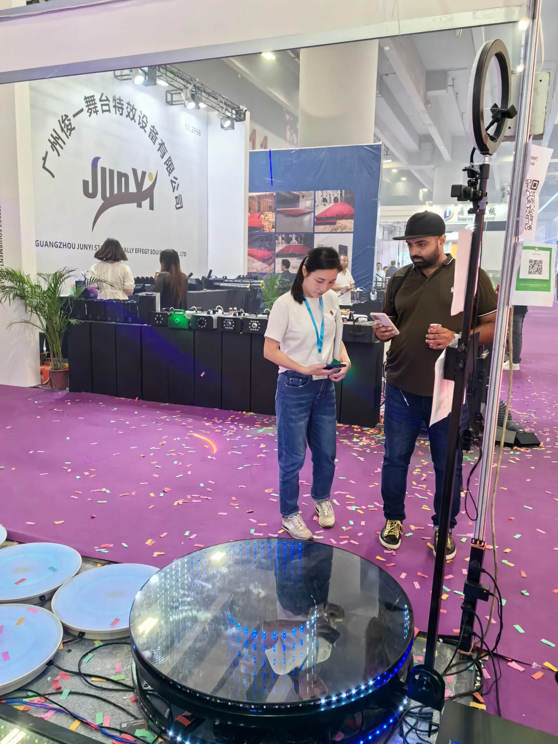 Klienci pytali nas o 360° circular photo booth oraz LED dance floor
