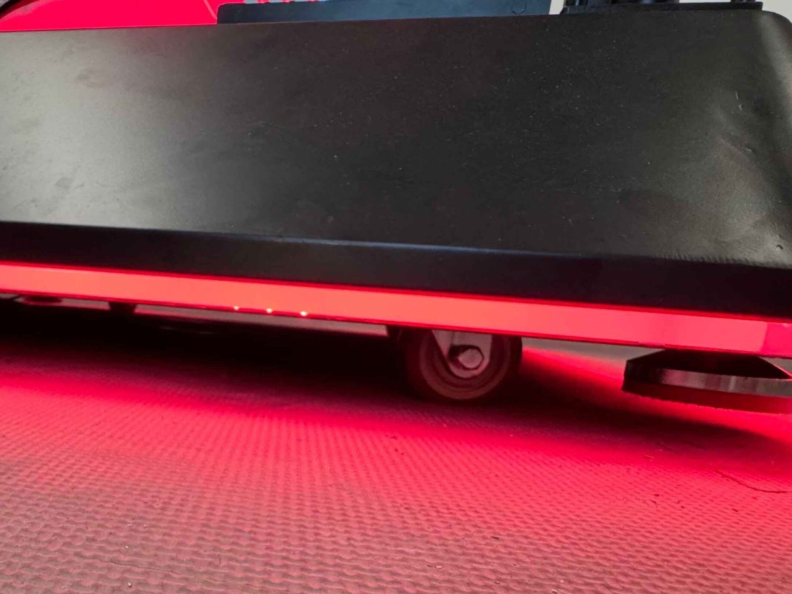There are wheels and locking devices at the bottom of the interactive motion platform.
