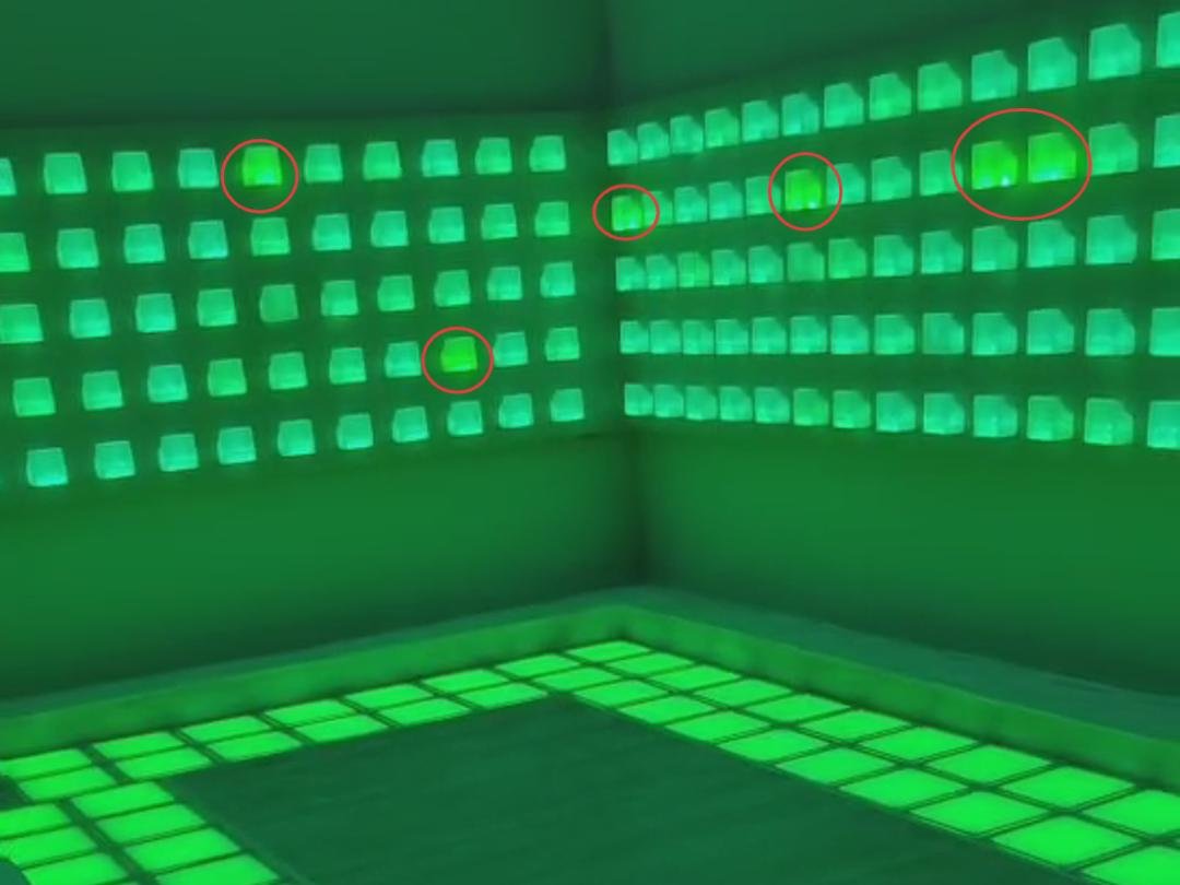 In the spot the different mode of climb, there will be blocks of very similar colors on the wall, and the player needs to find and press blocks of different colors