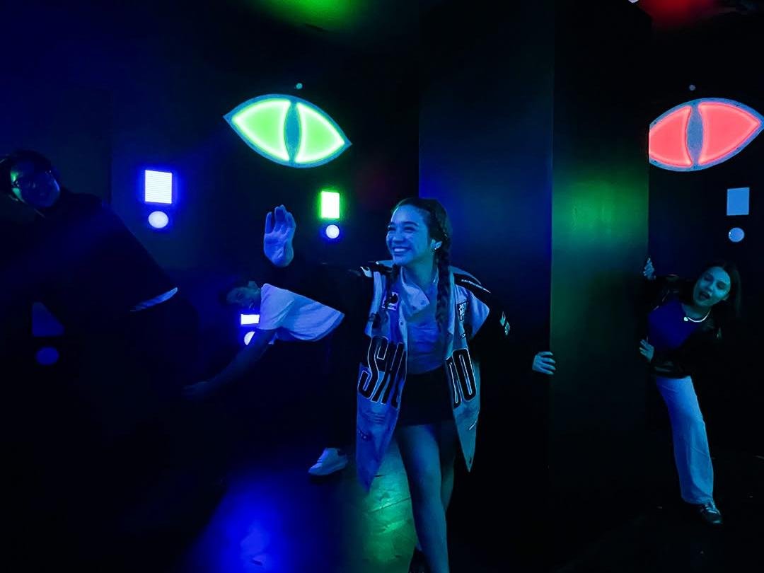 3 players in the Dodge the Evil Eyes game room, press the button while their eyes are "closed"