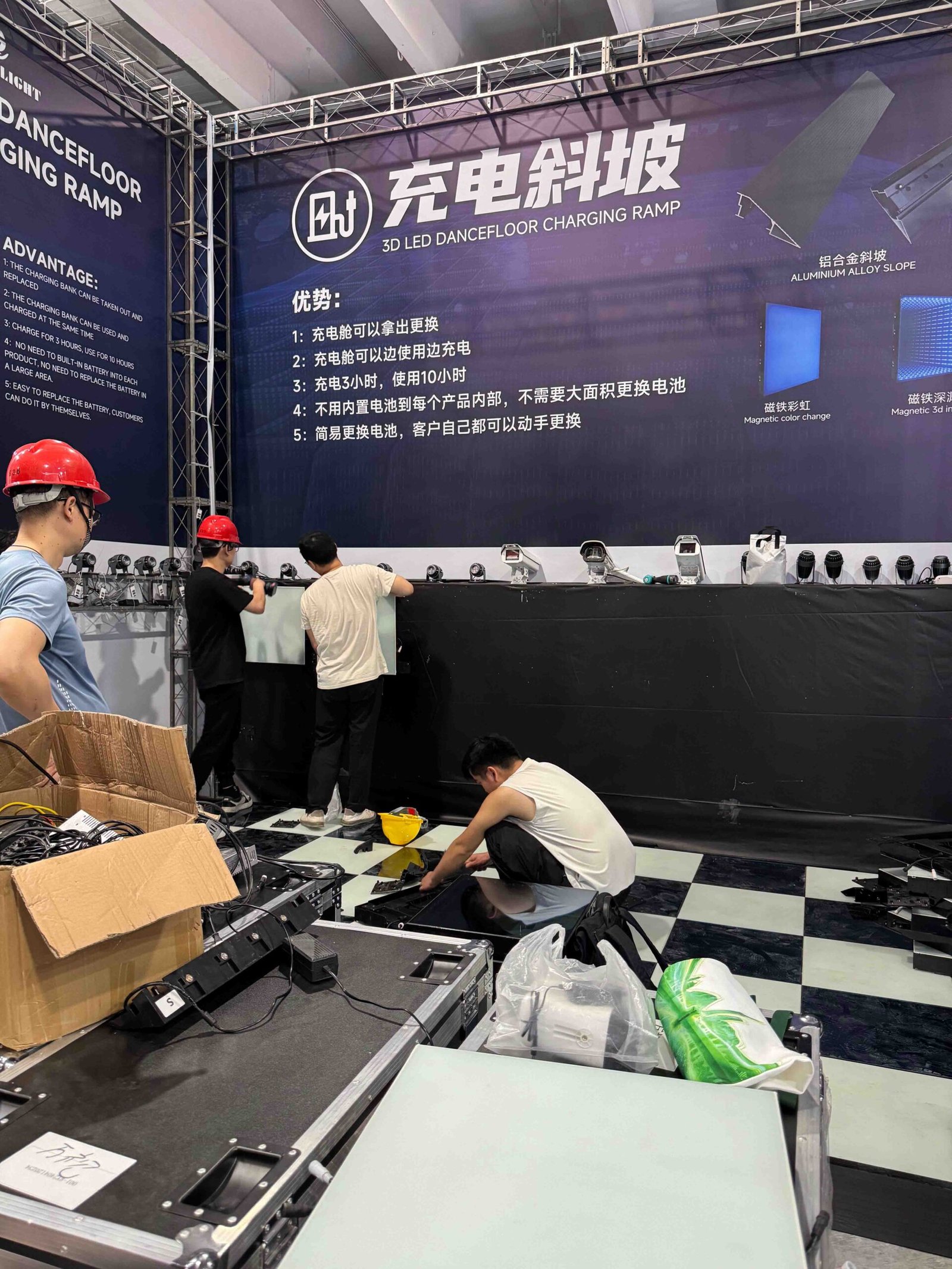 Participate in LED lighting exhibition to assemble LED dance floor