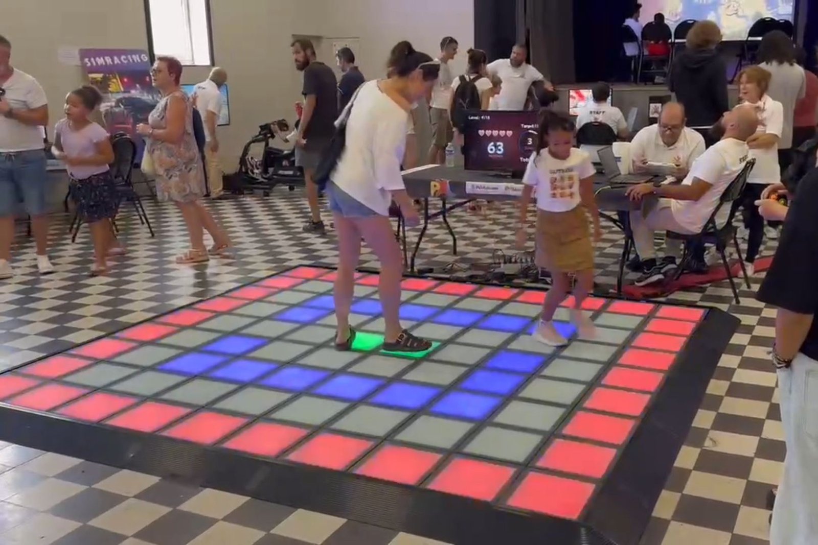 Interaktiver Spielboden – Mobile Version – Eltern-Kind-Aktivitäten