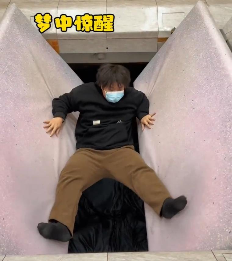 A player attempting to stay supported as floor trap panels open beneath him in a Drop Floor challenge room.